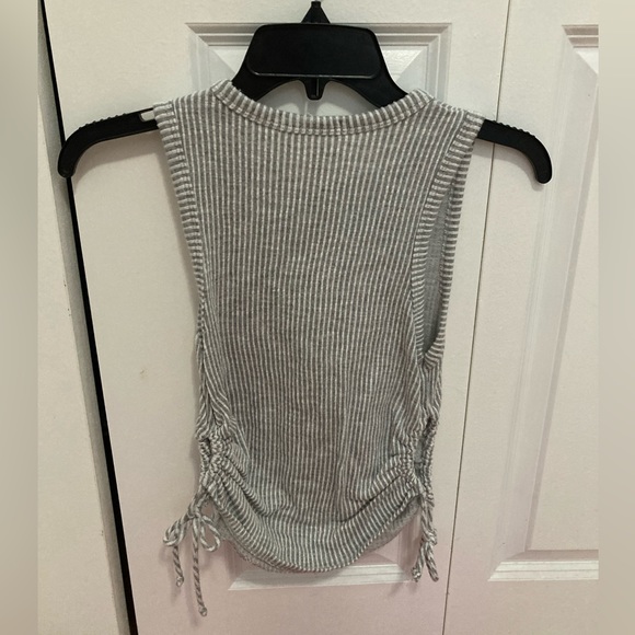 CAUTION TO THE WIND SHORT SLEEVE RUNCHED CROP TOP TEE - Picture 2 of 4